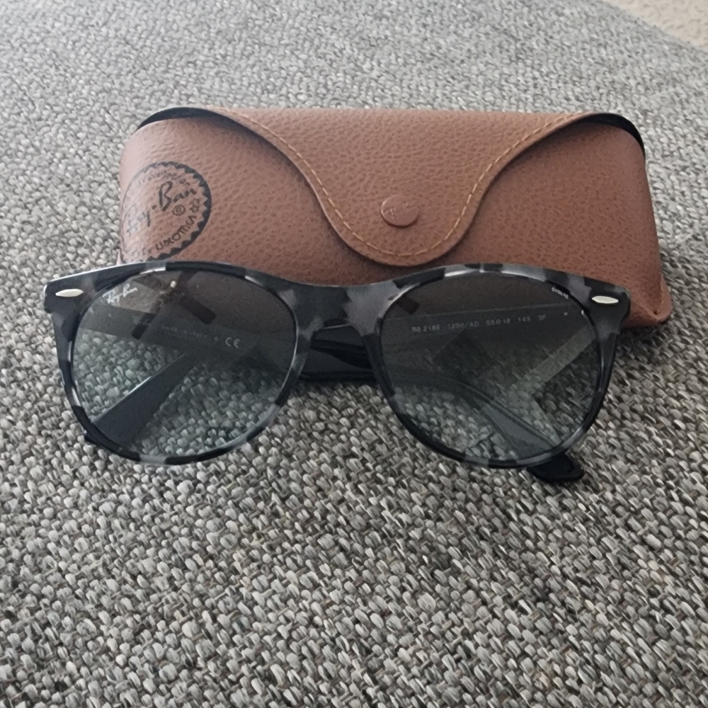 Ray-Ban Wayfarer Fleck RB2185